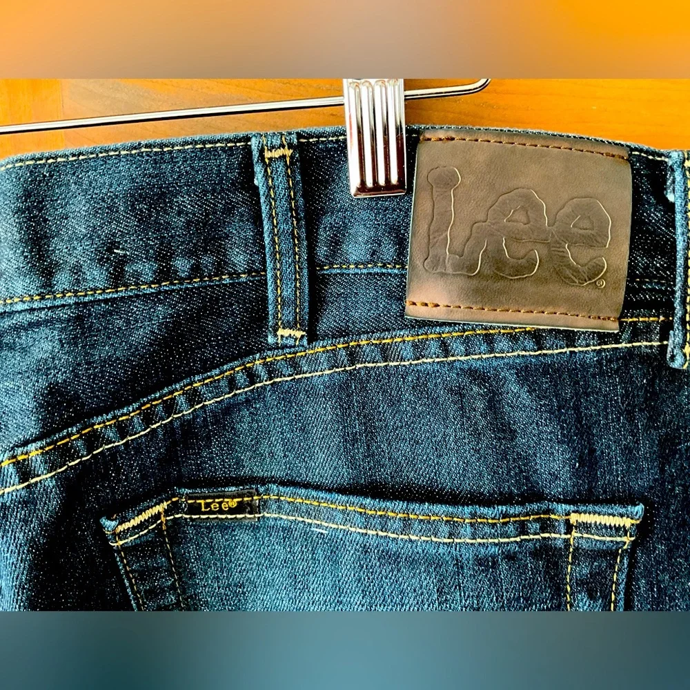 NWOT Lee Relaxed Fit Straight Leg Jeans 36 x 32